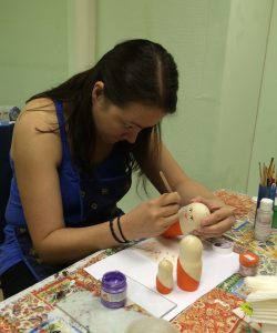 paint matryoshka russian dolls