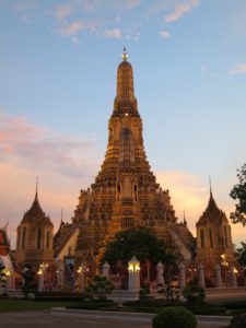 wat arun at sunset bangkok